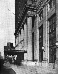 Exterior_columns_at_the_Hotel_Pennsylvania_NY_circa_1919